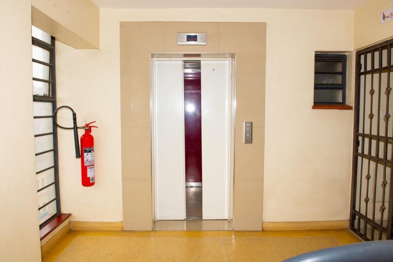 Mercy-Phillips Apartments Located At Eagle Tower Building Nairobi City Centre المظهر الخارجي الصورة
