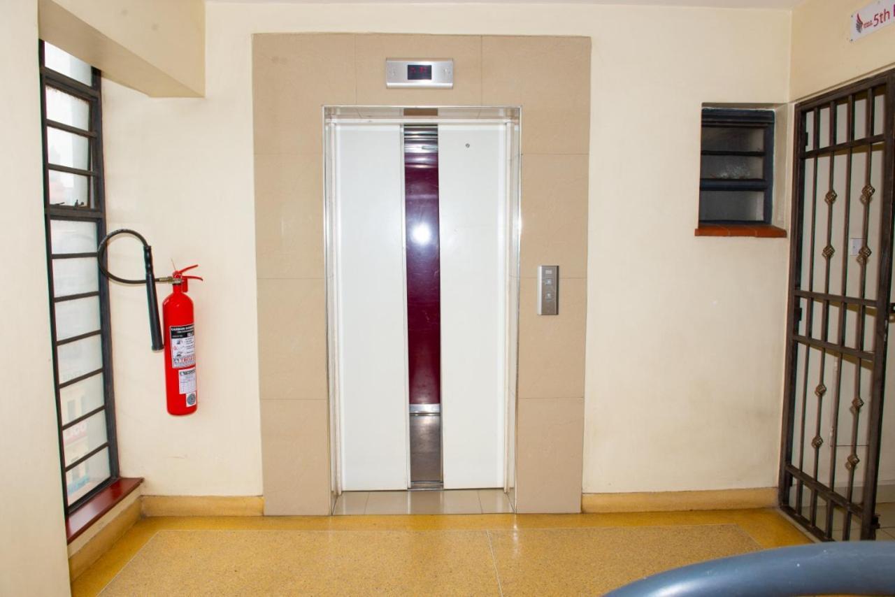 Mercy-Phillips Apartments Located At Eagle Tower Building Nairobi City Centre المظهر الخارجي الصورة